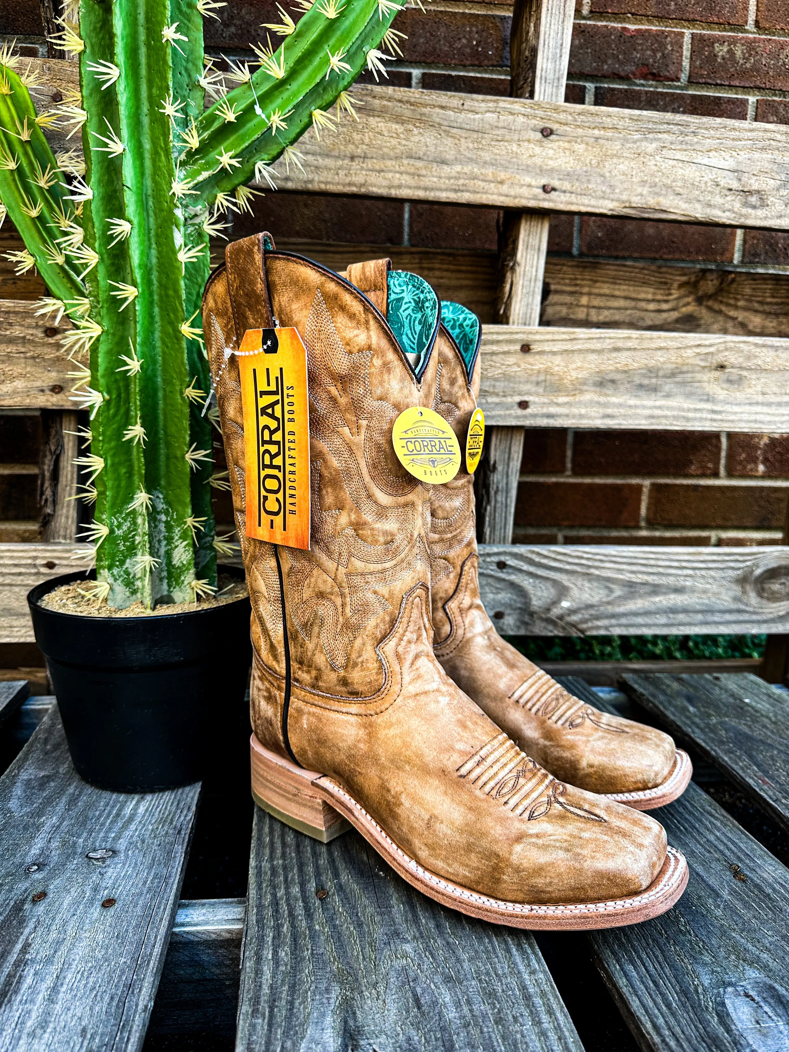 LD Sand Embroidery Square Toe Boots
